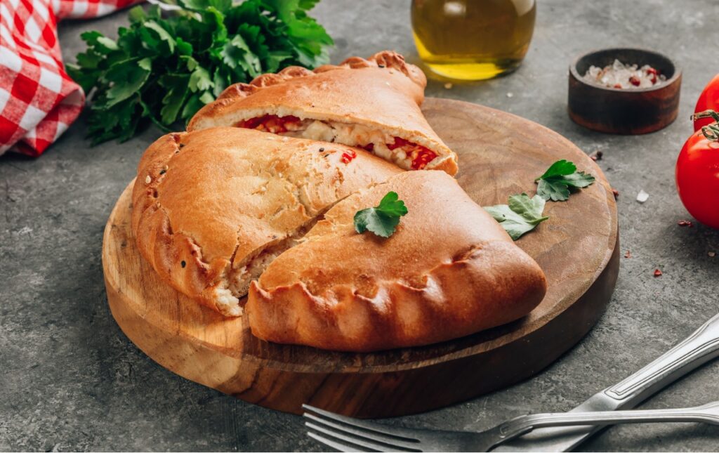 Kontakt Holzofen Pizzeria Gelsenkirchen: Calzone frisch aus dem Ofen